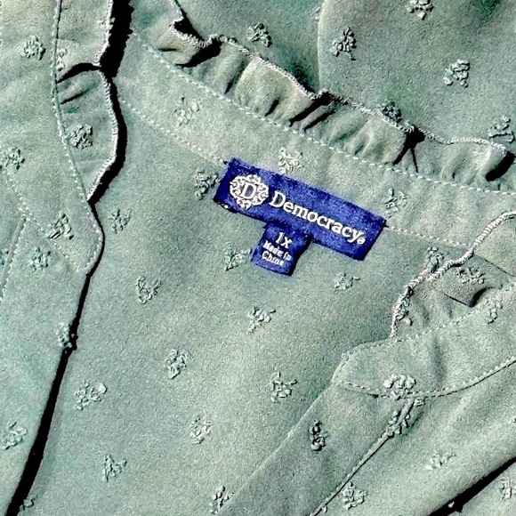 👚🌿 DEMOCRACY Swiss Dot Sage Blouse | Ruffle Sleeve 1X Cottagecore Boho - Picture 3 of 3